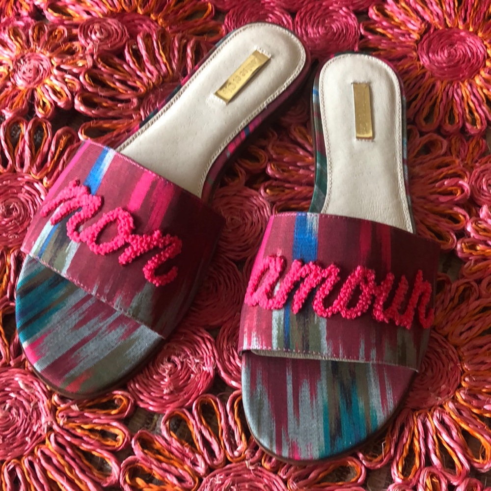 New in box Louise et Cie Lo Anneta Ikat Slides